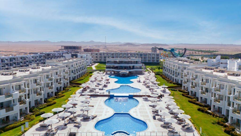 Premium Swim-Up Room